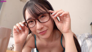 【素人】素人妻が一般大学生の自宅にコンドーム1つ渡され一泊一度のゴム姦では満足できず宿泊中2度もガチ中出しを許してしまう 激しい騎乗位で色白柔尻を揺らす発情妻 ひかりさん 32歳│COSMOSPICTURES（ソフト・オン・デマンド）│1hawa00362