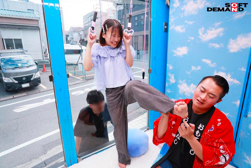 【素人】マジックミラー号 絶対に気持ちよくなってはイケない！！！愛する彼氏とはミラー越し30cmの状況でくすぐり我慢ゲームと称して凄腕AV男優の妙技でHにいじくりたおす！！！ 鎖骨の綺麗なオフショル女子5名収録│マジックミラー号│1sdmm00212