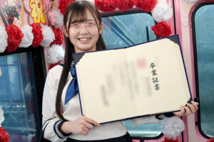 【素人】街中ゲリラナンパMM便15周年！顔出し解禁！3分前まで女子○校生！～2024年～卒業式直後に初めての素股編 総勢20人全員SEXスペシャル！マジックミラー便 ギンギンに勃起したち○ぽを赤面まんコキ！恥じらいながらも濡れてしまった10代うぶオマ○コにヌルっと挿入で激イキ…│ザ・マジックミラー（MM号・MM便）│dvmm00109