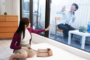 【素人】一般男女モニタリングAV マジックミラーの向こうにはキスをしてくれない旦那！愛する旦那とはご無沙汰な人妻がどんどん過激になる10種類の濃厚ディープキス体験！年下青年とのベロチューで久しぶりにオマ○コが熱くトロけた奥様は初めてのキスまみれセックスで連続中出し！│ザ・マジックミラー（MM号・MM便）│dvmm00175