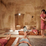 【素人】一般男女モニタリングAV 巨乳女子大生限定 こっそり逆NTRチャレンジ 岩盤浴でカップルの彼氏チ○ポを隣の彼女にバレずにサイレント抜き 過激すぎるミッションでHなイタズラ心がエスカレートした女子大生はそのまま生挿入 スローピストンで汗だく絶頂 全員生中出し│DEEP’S│dvmm00176