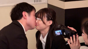 【素人】一般男女モニタリングAV 残業終わりの終電間際に突撃交渉！同僚同士の社会人男女が中出し1発10万円の過激ミッションに挑戦！女子社員2人が職場の同僚男性とラブホテルで朝までハーレム逆3P連続射精セックス！2 会社には報告できない秘密の乱交は1発限りじゃ収まらな…│DEEP’S│dvmm00273