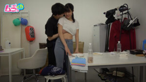 【素人】カップル部屋REC 最近ご無沙汰してた大好きな彼氏と休憩時間が被ったら…誰か来るかもしれないのにお股びしょ濡れにして我慢できずにバイト先でヤっちゃうむっつりスケベ女子大生│ムラっch│h_1534grmo00248