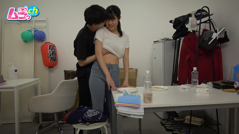 【素人】カップル部屋REC 最近ご無沙汰してた大好きな彼氏と休憩時間が被ったら…誰か来るかもしれないのにお股びしょ濡れにして我慢できずにバイト先でヤっちゃうむっつりスケベ女子大生│ムラっch│h_1534grmo00248