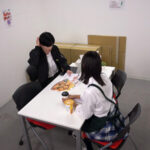 【素人】ニンゲン観察 日々J系バイトに舐められイジメられ追い詰められたダメダメ店長は、大人の威厳をチ●ポでわからせる│ムラっch│h_1534grmo00259