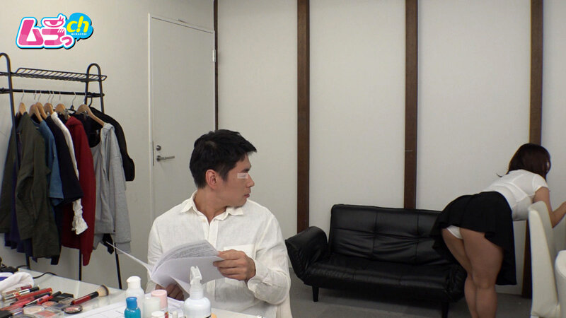 【素人】男と女のモニタリング観察 Vol.3 ムッチムチな爆乳エロメイクさんに誘惑された、人気タレントAさん│ムラっch│h_1534grmr00179