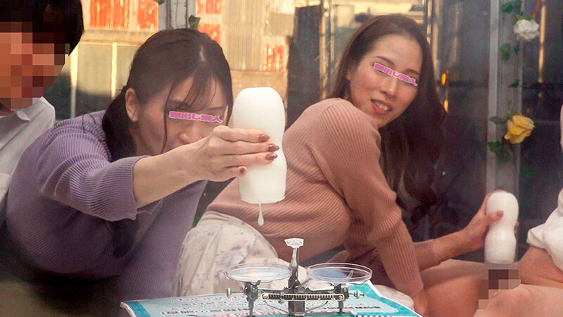 【素人】顔出しMM号 美人妻限定 ザ・マジックミラー 仲良しママ友対抗！童貞逆ナンパ射精バトル！！ 5 出会ったばかりの年下童貞を人妻が恥じらいながらも手コキ・オナホコキ・フェラ！筆おろし中出し！！│ザ・マジックミラー（MM号・MM便）│dvmm00252