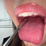 【素人】【個人撮影】原美織の舌ブラシで「汚舌苔」採取│やっちまん│h_1651y00318