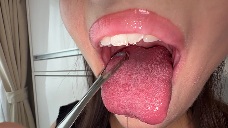 【素人】【個人撮影】原美織の舌ブラシで「汚舌苔」採取│やっちまん│h_1651y00318