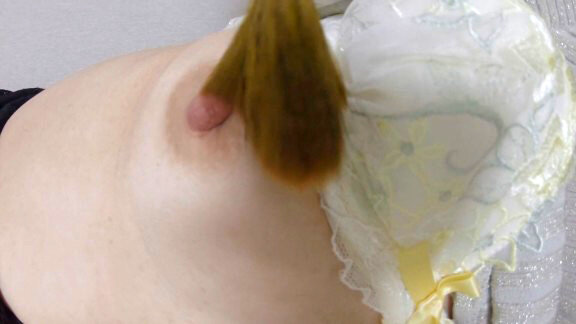 【素人】渋谷住みのまいちゃんはなかなかの耐性の持ち主！ここは勝負だ（＾＾♪ 恥ずかしい格好でアクメの刑！│くすぐりたい男│h_189tsk00006