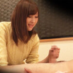 【素人】東京23区内の人気オナクラで実証！2人っきりのプレイルームで徐々に子宮が火照り出す催淫ハーブを焚いたら、みるみる充血する敏感オマ○コ！「本番NG」「脱ぎもNG」「キスもNG」だけど可愛さでNo.1のプレミアム嬢となし崩し生本番は出来るのか！？ 2 みき│DEEP’S│dkra01301