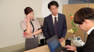 【素人】一般男女モニタリングAV 航空会社で働く同僚ドッキリ企画特別編 全員美人キャビンアテンダント！ステイ先のホテルで美脚の女先輩と後輩男子が2人っきりでまさかまさかの相部屋宿泊！次々と巻き起こるエッチなハプニングで急接近した男女が会社に内緒の生ハメセックス！翌…│DEEP’S│dvmm00062