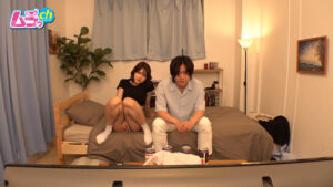 【素人】ニンゲン観察 男友達と仲良くAV鑑賞…してるうちにオマ〇コウズウズ！我慢できず友人のチ〇ポに手を掛ける、淫乱すぎる女友達│ムラっch│h_1534grmr00149