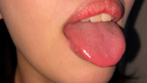 【素人】街角で声をかけて口内観察させてもらう スレンダーOL あいちゃん│口内クイーン│h_1651nko00013