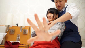 【素人】この地味な奥様、旦那がギャンブルクズで人生悲しくなっているという。そんな奥様救済セックスの撮影を…。地味だった奥様がストレス発散のエロビッチプレイに沼る！│即ヌキ│h_1724a100b00006