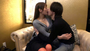 【素人】【鬼エロ人妻の美巨乳Eカップの淫乱ボイン美女を路上でGET】【路上で見つけた欲求不満のオーラぷんぷんのエロ痴女発見！！】とりあえずお店で飲んで歌う…！？いや弄るしかないでしょ初対面でディープキスとチク舐め店内デート許す淫乱妻！！もうこれ以上は…都月るいさ│れいわしろうと│h_1736ntk00882