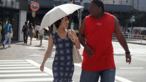 【素人】「やっぱり大きいのかな」「ちょっと興味あるかも」黒人にナンパされた熟女さんはデカマラに興味津々 想像以上の巨根を膣奥まで突っ込まれ狂ったようにイキまくる 黒人マラで昇天する素人熟女12人4時間SP3│MBM│h_460mbm00980