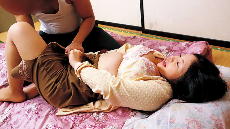 【素人】「やっぱり大きいのかな」「ちょっと興味あるかも」黒人にナンパされた熟女さんはデカマラに興味津々 想像以上の巨根を膣奥まで突っ込まれ狂ったようにイキまくる 黒人マラで昇天する素人熟女12人4時間SP6│MBM│h_460mbma00179