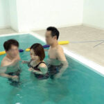 【素人】ひとりで泳いでいた水着娘がマナーの悪いDQNスイマーにプール痴●され中出し輪●で屈辱イキ│----│gban00011