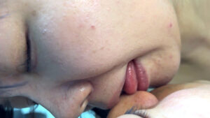 【素人】ふんわり優しい雰囲気のみゆりちゃんがM男に濃厚鼻フェラ│鼻フェラレディー│h_1651hnf0400002