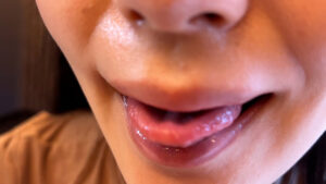 【素人】街角で声をかけて口内観察させてもらう 百貨店美容部員 みなちゃん│口内クイーン│h_1651nko02005