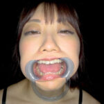 【素人】【個人撮影】笠木いちかの口内観察 舌を磨いて指しゃぶって開口器で口内見せながら喜悦（よが）る│やっちまん│h_1651y00266a