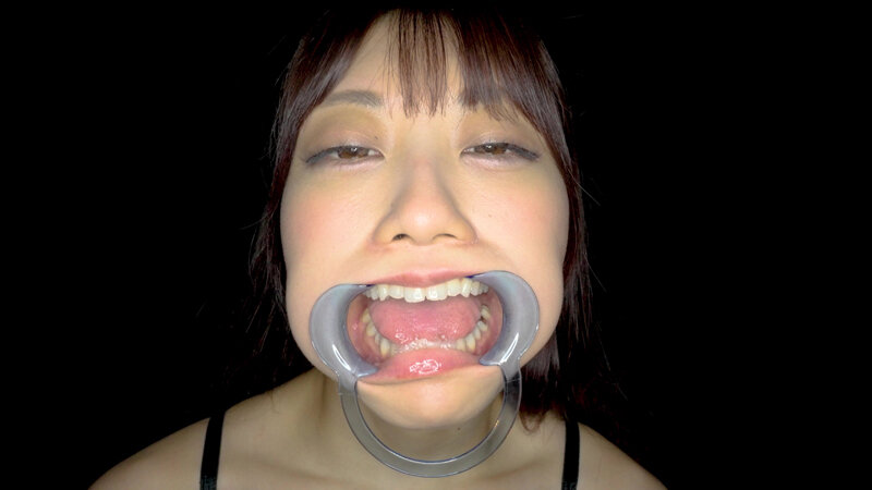 【素人】【個人撮影】笠木いちかの口内観察 舌を磨いて指しゃぶって開口器で口内見せながら喜悦（よが）る│やっちまん│h_1651y00266a