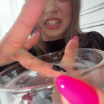 【素人】【個人撮影】菊池はるの舌ブラシで「汚舌苔」採取│やっちまん│h_1651y00348