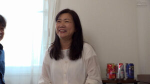 【素人】五十路の潮吹き一番搾り おしっこマ○コスプリンクラー 脅威の潮吹き体質！ 片桐梓│人妻ヌケルンデス│h_1787jksr72903