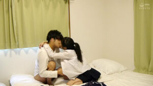 【素人】制服のままイチャイチャが始まって…。止まらないラブラブセックス！！│ティッシュシコレール│h_1825tssr02608