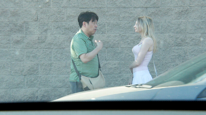 【素人】ロスで有名なイン●●トバーガーの痩せ巨乳ウエイトレスを待ち伏せナンパして謝礼交渉でどこまでやってくれるのか?ジェンナ(31)│ハイカラ/妄想族│hikr00226