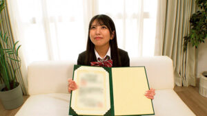 【素人】3分前まで女子〇校生！～2026年～卒業式直後に思い出の制服に初めての大量ぶっかけ！溜まりにたまった濃厚精子をあびせられ汚され全身精子でべっとり！ニオイたつチ〇ポ汁に火照ってそのまま生中出しSEX！！│脱ぐのは恥だがペニス立つ│nghj00049