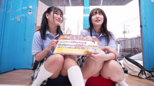 【素人】親友同士で潮吹き対決！ 電マ2輪車☆友マン押付けバトル！ ピンポイントクリ責めに耐えきれず潮！潮！大量噴出！ 即ハメされて友達の前で羞恥中出しSEX！ビクビク大絶頂！撮って出し！マジックミラー号～ゆまな＆いちか編～│撮って出し！マジックミラー号│1totte00248