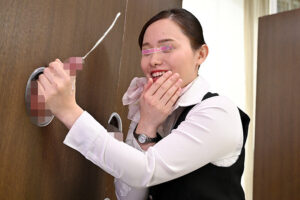 【素人】しごいてしゃぶってヌキまくり！！大手航空会社勤務の憧れのキャビンアテンダントが無数に生えた壁ち○ぽの即ヌキに挑戦！黒パンスト美脚CAうみかさん│DEEP’S│dkra00201