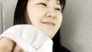 【素人】街角で声をかけてパンツの染みを見せてもらう 書店員 りかちゃん│パンじみ（ペロネ）│h_1651pgs00032