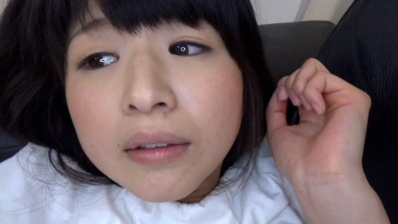 【素人】街行く真面目そうな黒髪娘にアンケート調査とナンパしてみると!実は性的好奇心旺盛の押しに弱い真面目娘は電マで絶叫!生肉棒のパコパコ悶絶イキ!│即ヌキ│h_1724a050g00003