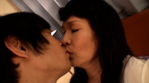 【素人】56歳田舎熟女がAV出演の為、家族に内緒でホテルで初体験の撮影SEXにイキ狂う！│即ヌキ│h_1724a058g00012