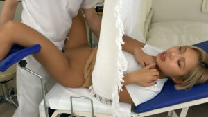 【素人】金髪ショートのギャル系女性は声は我慢するけどダダ漏れです！潮まで吹くイキっぷり！│即ヌキ│h_1724a139b00020