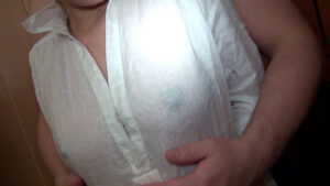 【素人】濡れた白いシャツに透ける乳首が卑猥な美熟女。超絶感度の早漏妻が魅せる濃厚セックスでド派手なイキッぷり！│即ヌキ│h_1724m00943g18