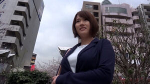 【素人】ミニスカ巨乳の美人奥さんに大人のおもちゃのモニターを依頼してみると…旦那さんとセックスレスで欲求不満の奥さんは我を忘れて淫乱SEX！│即ヌキ│h_1724m894g00001