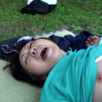 【素人】58歳農家の熟女もSEXしたい！農作業の途中で青空の下野外SEX！│即ヌキ│h_1724m915g00012