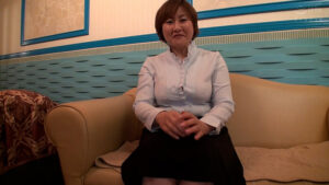 【素人】豊満エロボディでSEX大好きでも旦那とはレスな奥さんが男性の人肌求めてAV出演。数年していない股間に生嵌め交尾！│即ヌキ│h_1724m921g00006