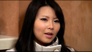 【素人】今時のJDの結婚感についてアンケート！ドライな黒髪美女は躊躇いなくフェラテク披露！なし崩し的なボディタッチに喘ぎ乱れる乱交SEX！│即ヌキ│h_1724m954g00011