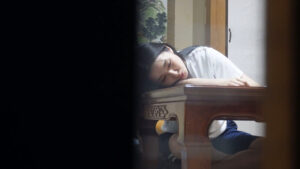 【素人】オナニーは中イキ派？こっそりオナニーで静かにイキまくる美少女│ティッシュシコレール│h_1825tssr03001