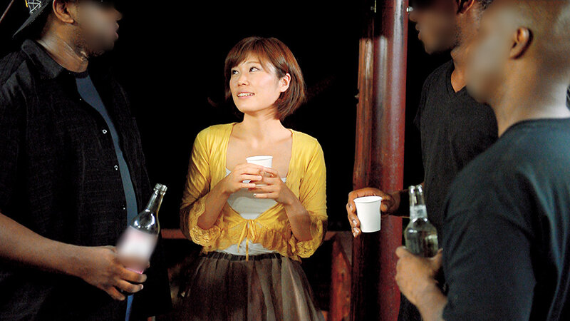 【素人】「やっぱり大きいのかな」「ちょっと興味あるかも」黒人にナンパされた熟女さんはデカマラに興味津々 想像以上の巨根を膣奥まで突っ込まれ狂ったようにイキまくる 黒人マラで昇天する素人熟女12人4時間SP4│MBM│h_460mbma00078