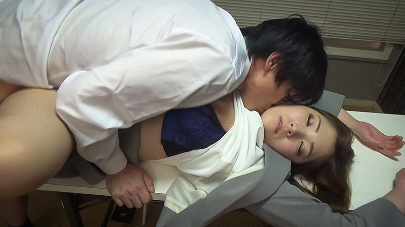 【素人】【CASE#1】就活面接に来た女子大生にSEXリキッド入りのお茶を出した結果...!?│GooNiES│h_1596dg00005