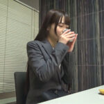 【素人】【CASE＃2】就活面接に来た女子大生にSEXリキッド入りのお茶を出した結果...！？│GooNiES│h_1596dg00006