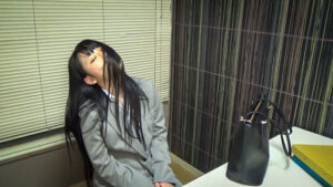 【素人】【CASE＃3】就活面接に来た女子大生にSEXリキッド入りのお茶を出した結果...！？│GooNiES│h_1596dg00007