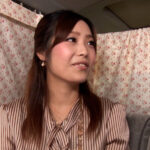 【素人】街行くおしゃれで素敵な美脚奥様をファッションインタビューと謝礼をちらつかせロケ車に誘い下着の中身チェック！？旦那に怒られると言いつつ股間を露わにイキまくる性欲旺盛不貞妻に中出し！│即ヌキ│h_1724m836g00008