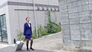 【素人】航空会社勤務の現職キャビンアテンダントさん！女性経験無しのシャイな童貞の悩みを解決してもらえませんか？ フル勃起した童貞チ○ポにフライト帰りでムラムラしてるCAさんが赤面発情！？ みとさん 和久井美兎│IENFH│1ienfh32302